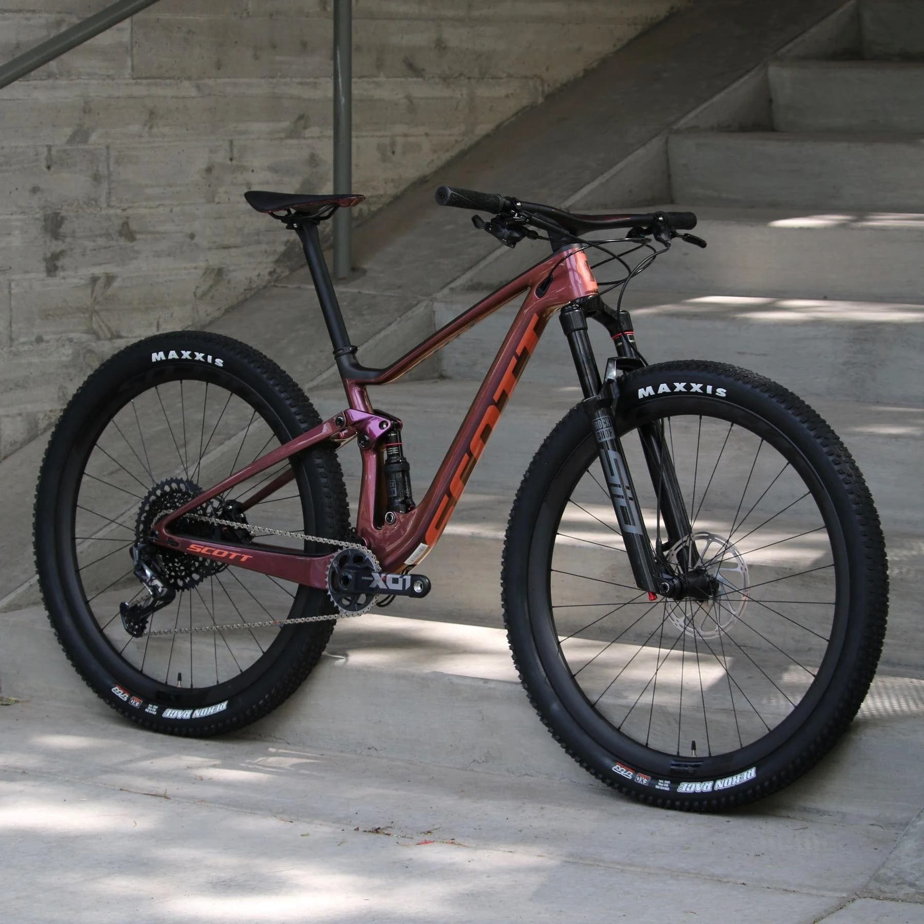 Bicicleta preparada para una ruta urbana y deportiva
